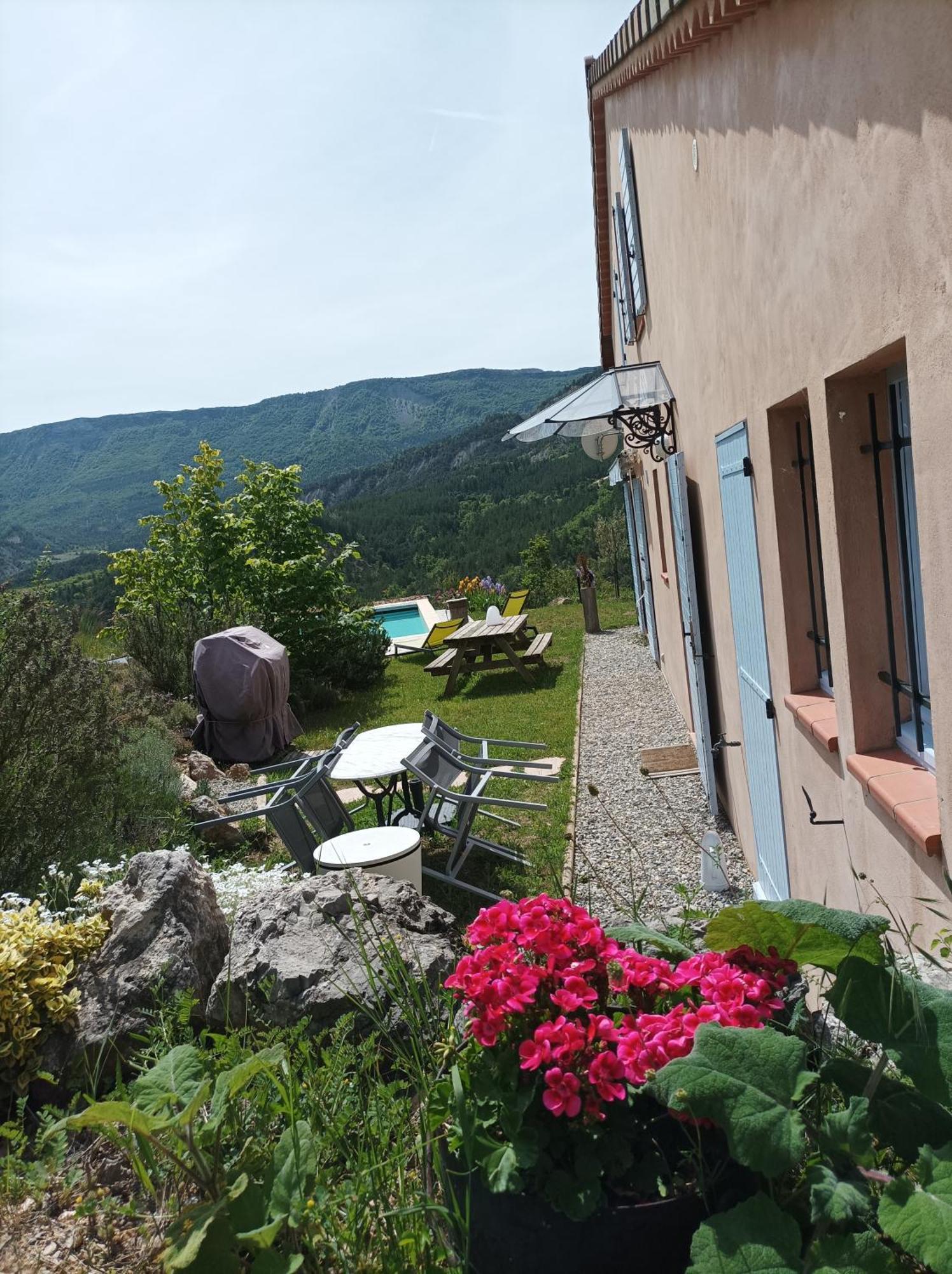 Un Petit Coin De Paradis Orpierre Bagian luar foto
